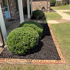Professional-Flowerbed-Maintenance-Shrub-Trimming-in-Oxford-MS-1 9